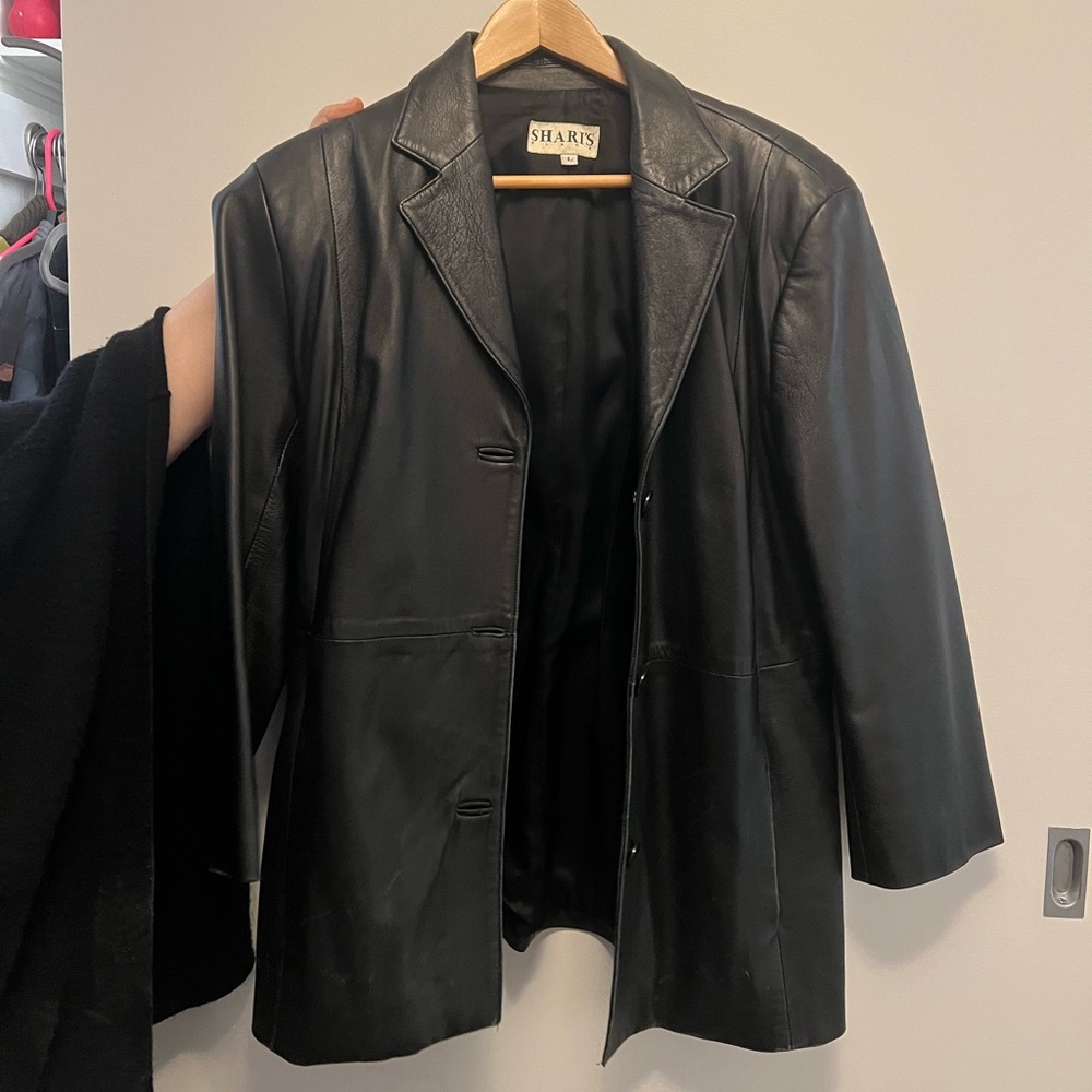 BLACK LEATHER JACKET SIZE L
